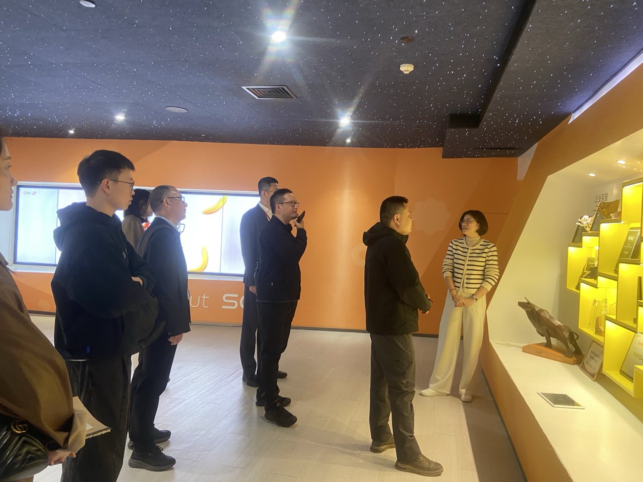 集团动态 | 对标先进谋发展，交流互鉴促提升——市工业与能源发展集团赴上海、深圳考察学习集体企业管理经验