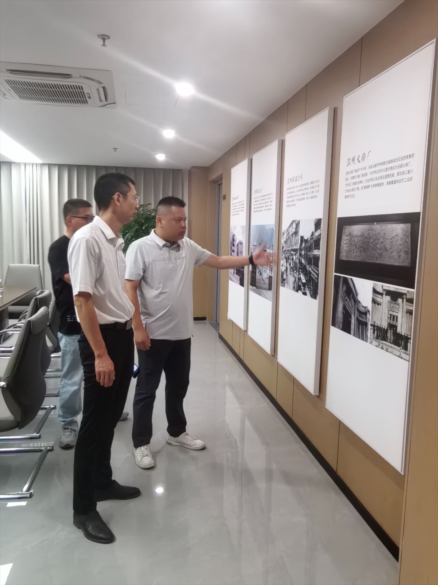 公司新闻 | 市工业与能源集团党委副书记、总经理龚士东调研改制企业档案室